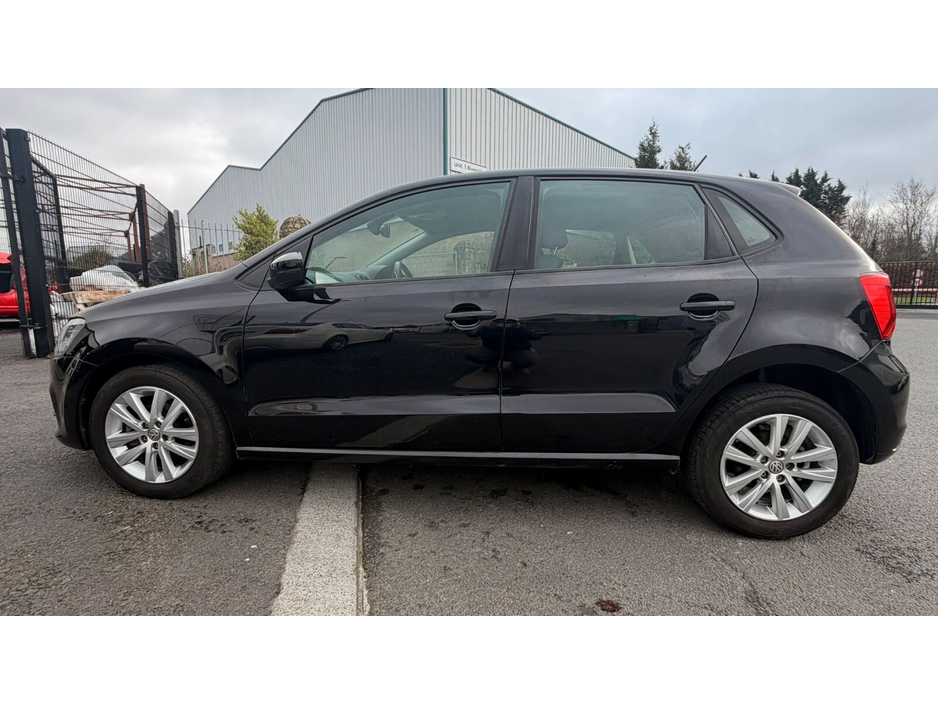 2017 Volkswagen Polo - image 6