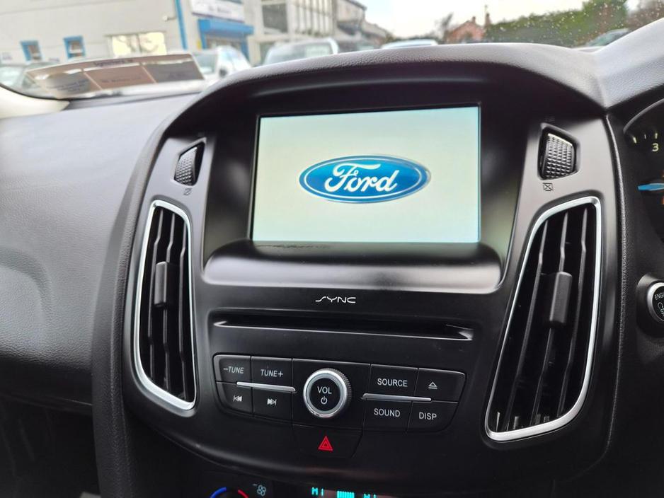 2016 Ford Focus - image 6