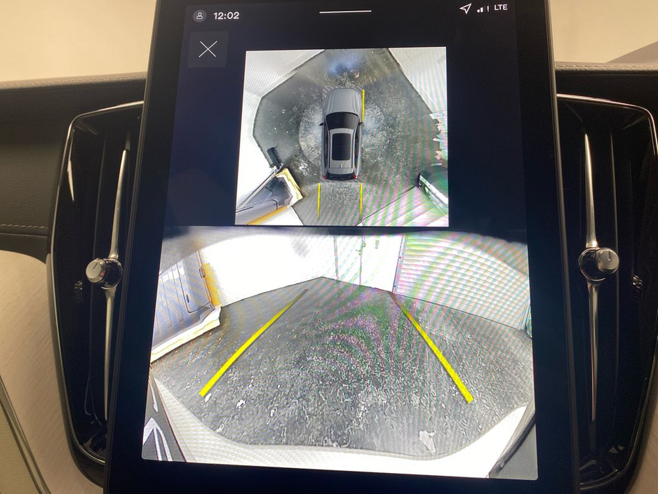 2026 Volvo XC60 - image 24