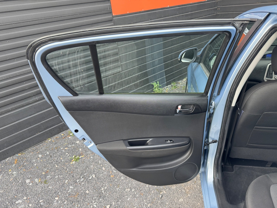 2012 Hyundai i20 - image 16