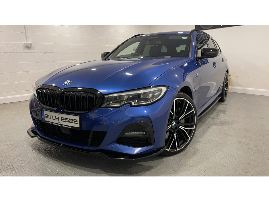 2021 BMW 3 Series - image 12
