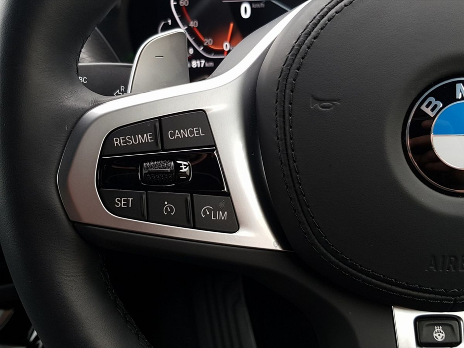 2025 BMW X4 - image 15