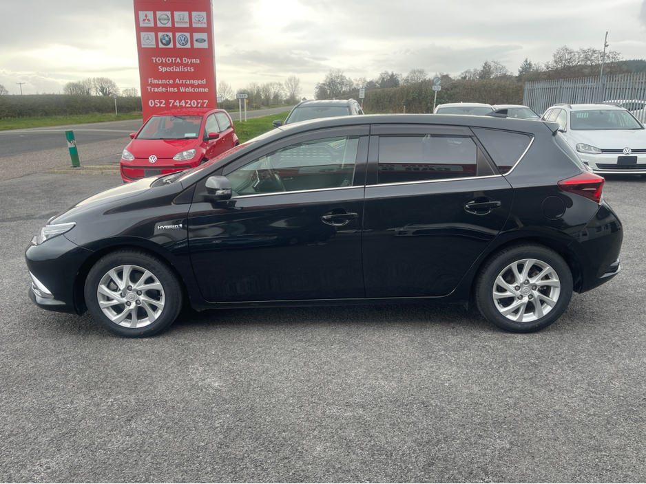 2018 Toyota Auris - image 4