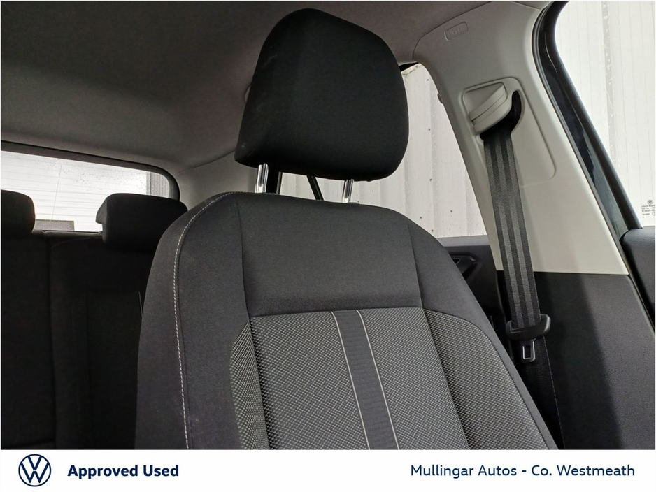 2025 Volkswagen T-Roc - image 19