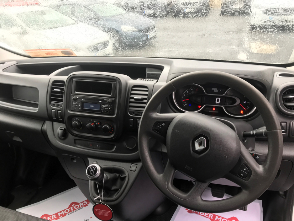2021 Renault Trafic - image 33