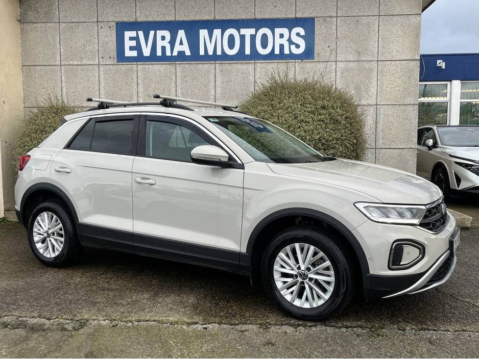 2023 Volkswagen T-Roc LIFE 2.0 TDI DIESEL €26,950