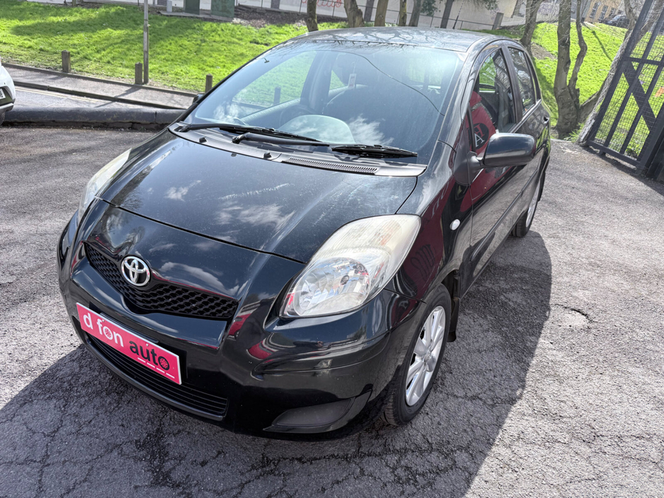 2009 Toyota Yaris - image 4