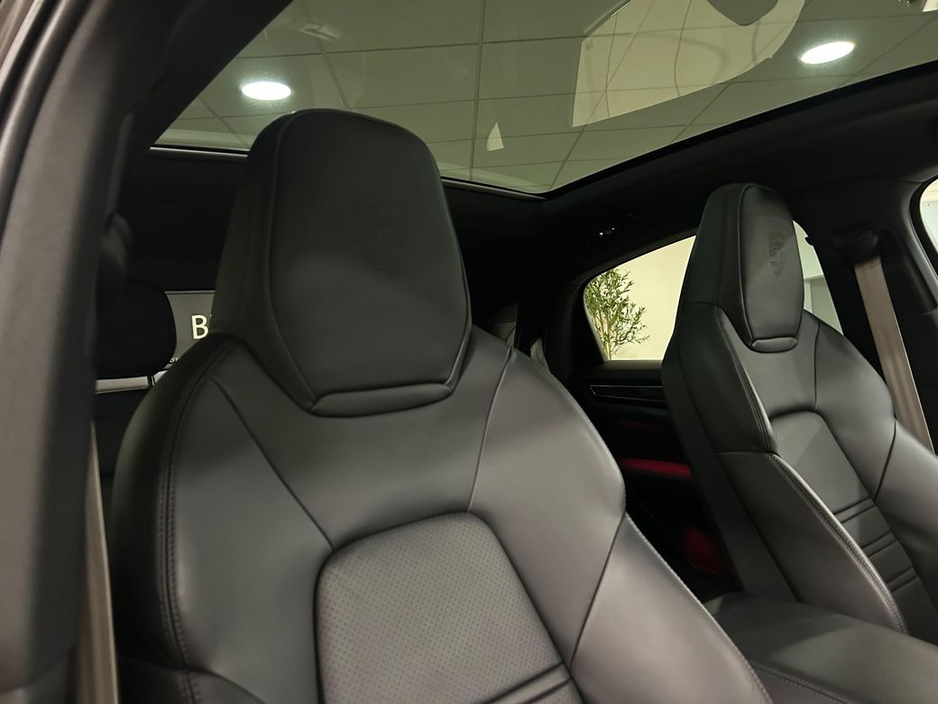 2023 Porsche Cayenne - image 36