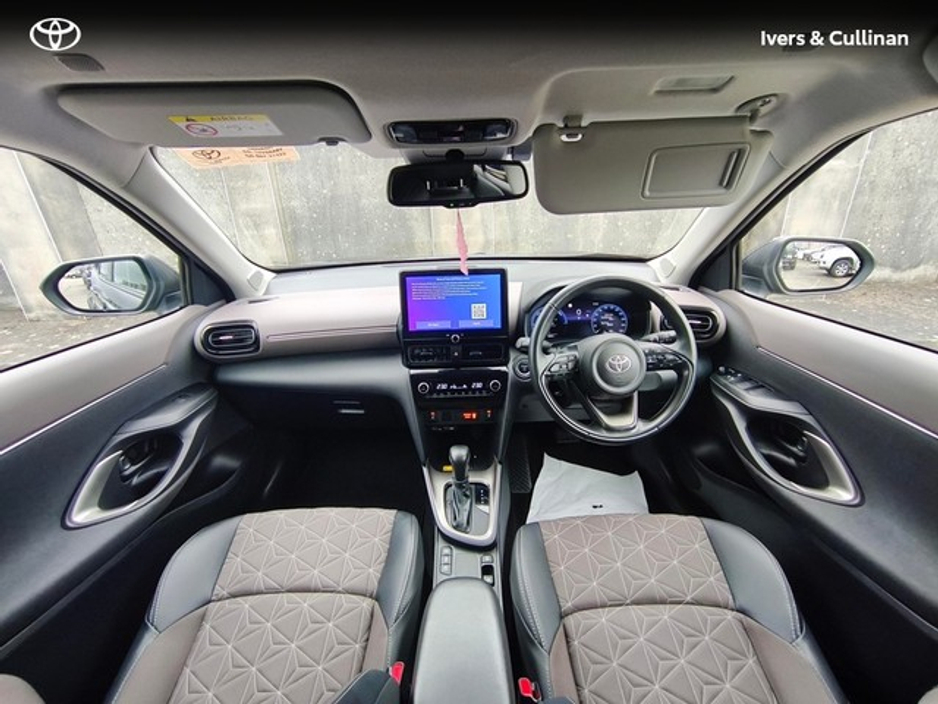 2025 Toyota Yaris Cross - image 7