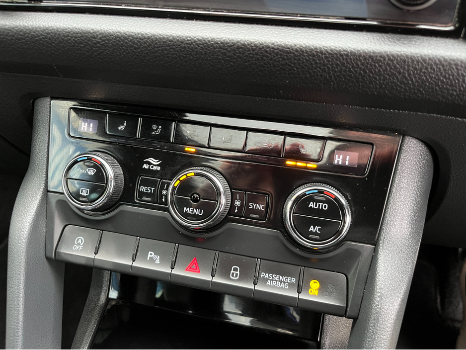 2020 Skoda Kodiaq SPORTLINE 7 SEATER AUTOMATIC 150BHP 2.0 DIESEL //PANORAMIC GLASS ROOF//HEATED SEATS AND STEERING WHEEL//REVERSE CAMERA// €33,950