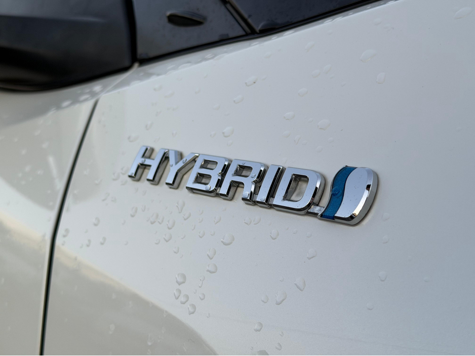 2017 Toyota C-HR (171) 1.8 HYBRID SPORT AUTO €19,450