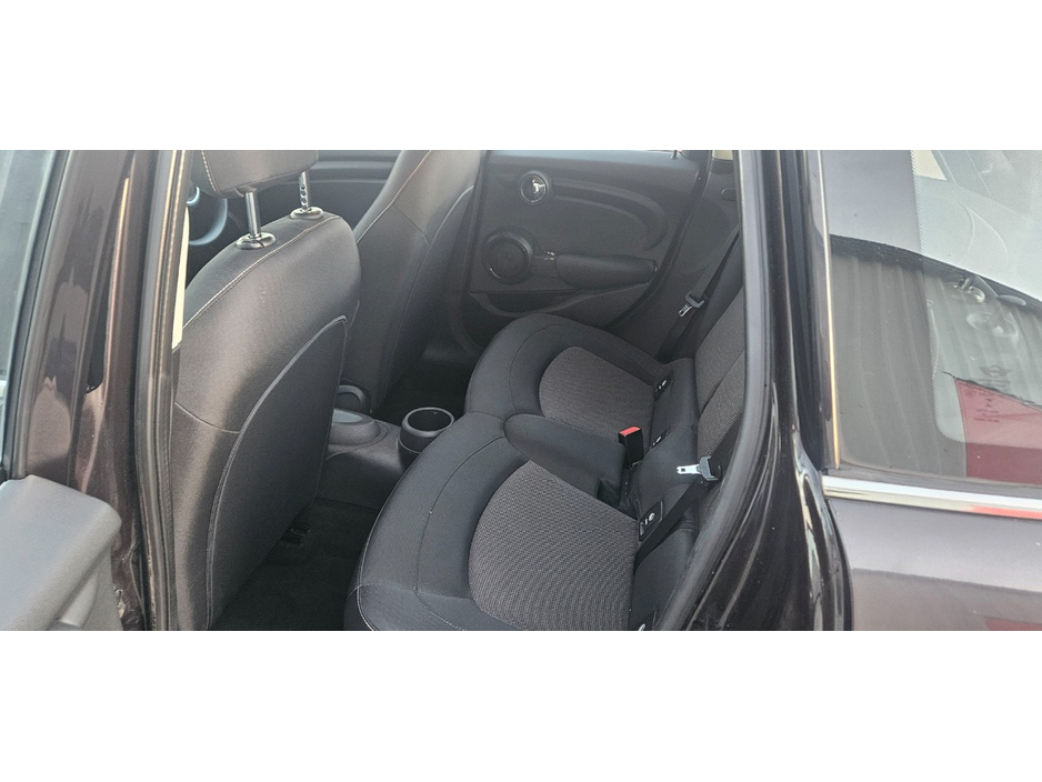 2016 MINI Cooper - image 25