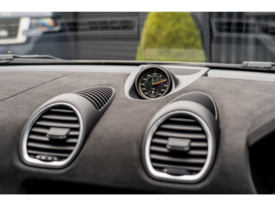 2023 Porsche Cayman - image 24