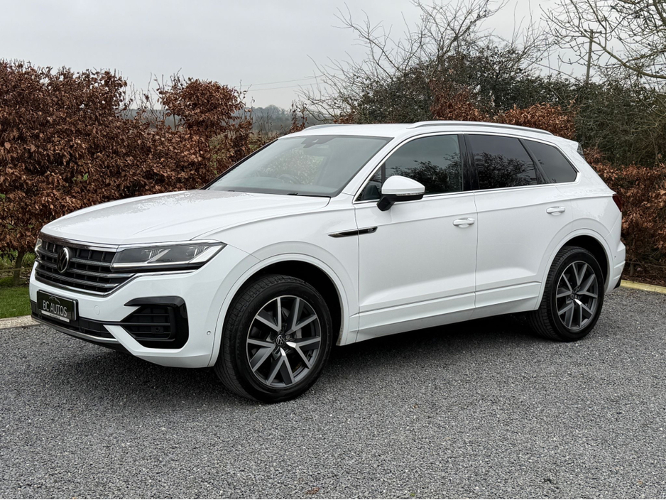2023 Volkswagen Touareg - image 7