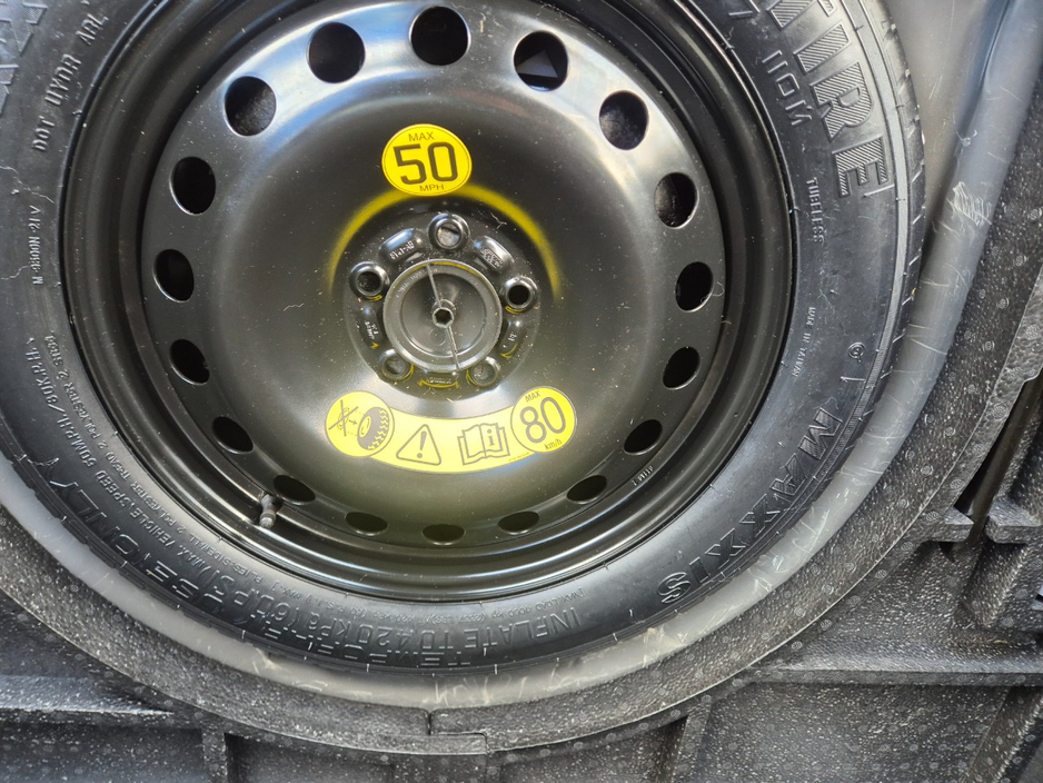 2019 Ford Kuga - image 9