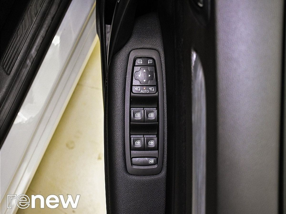 2020 Renault Megane - image 19