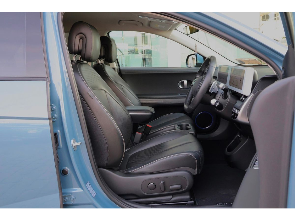 2022 Hyundai Ioniq - image 9
