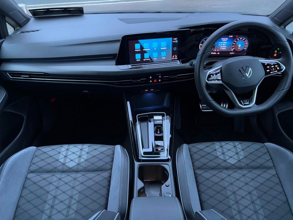 2023 Volkswagen Golf - image 2