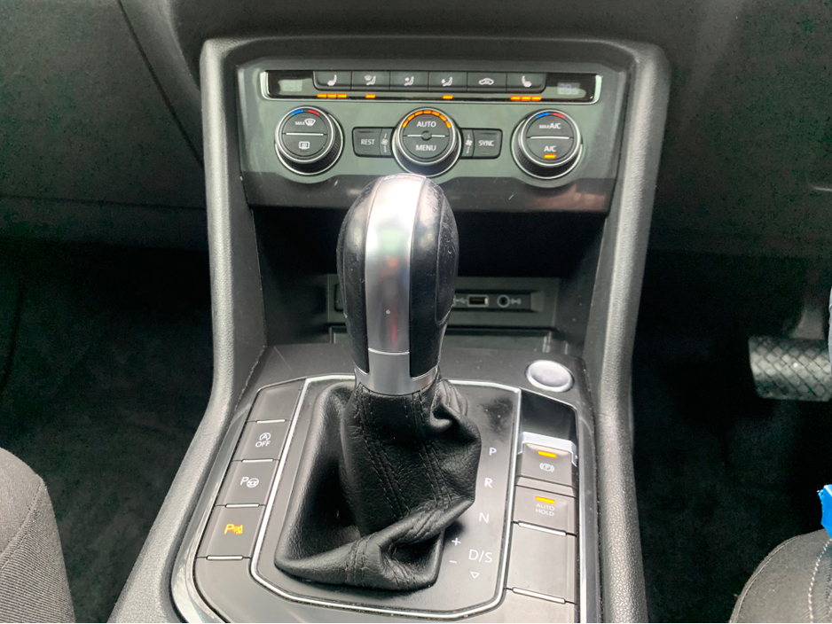 2018 Volkswagen Tiguan - image 4