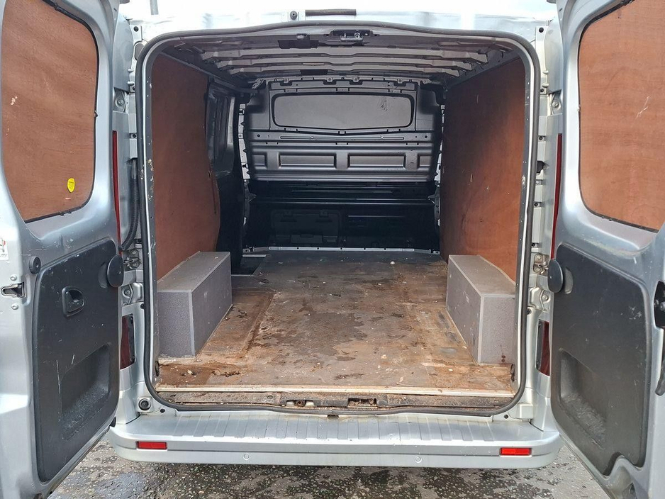 2022 Renault Trafic - image 11