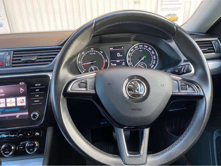 2020 Skoda Superb - image 14