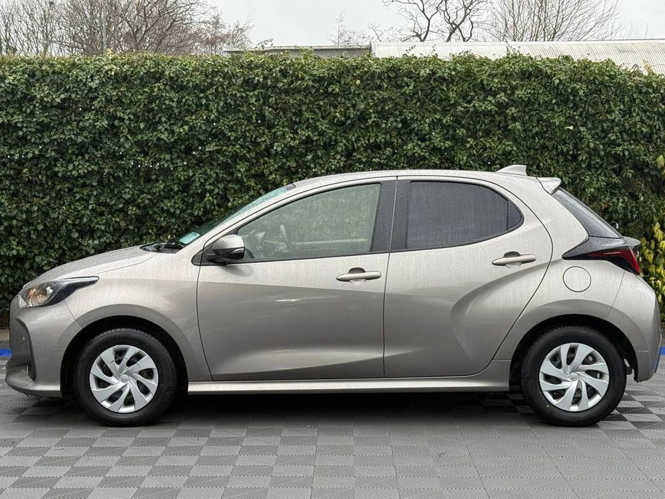 2021 Toyota Yaris 1.5 HYBRID // REVERSE CAMERA // ADAPTIVE CRUISE CONTROL // DIGITAL CLIMATE CONTROL €13,950