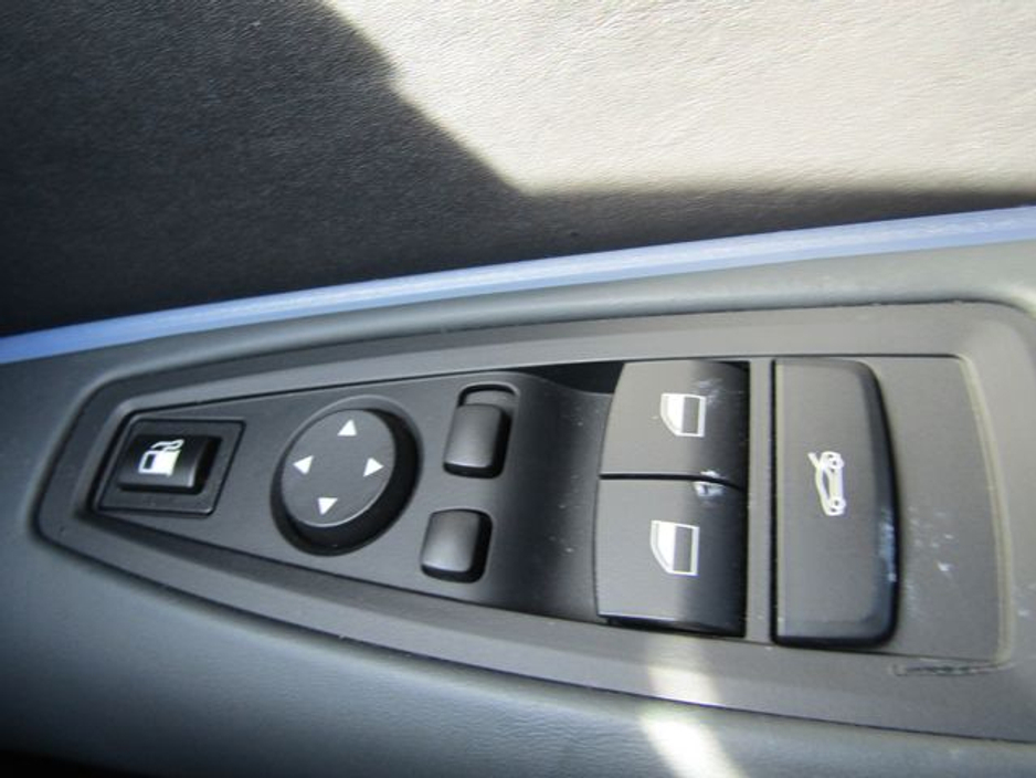 2016 BMW i8 - image 25