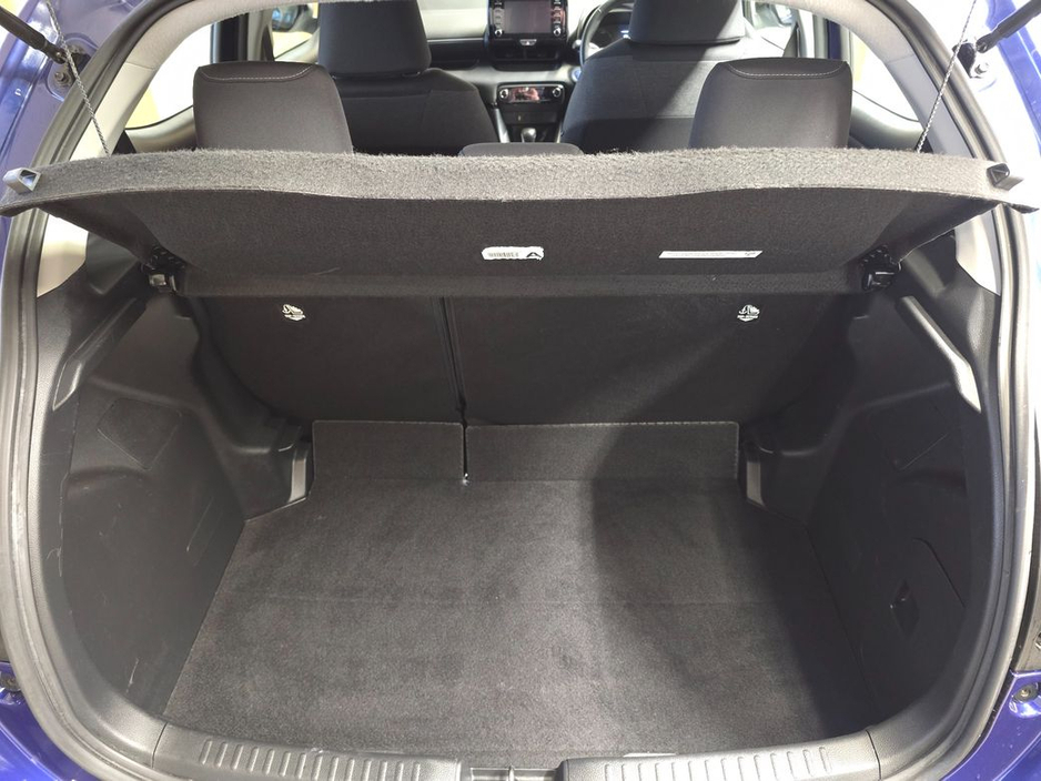 2023 Toyota Yaris - image 6