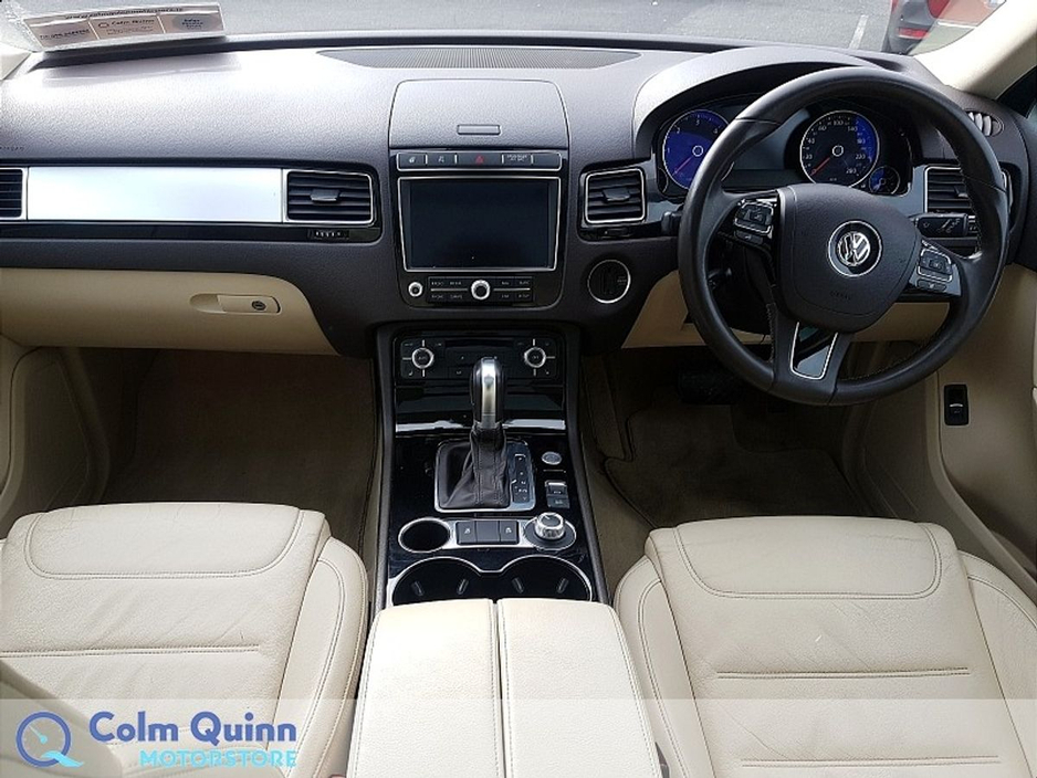 2018 Volkswagen Touareg - image 8