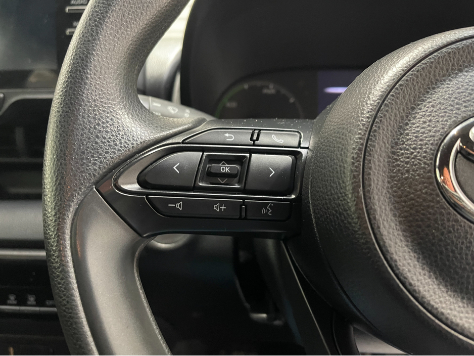 2020 Toyota Yaris - image 12