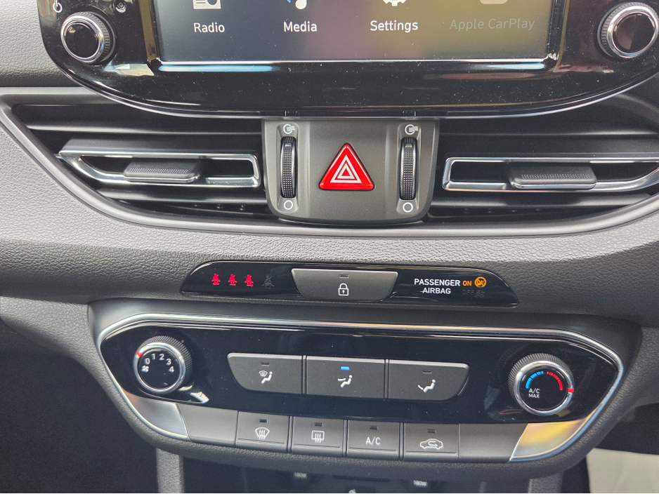 2022 Hyundai i30 - image 21