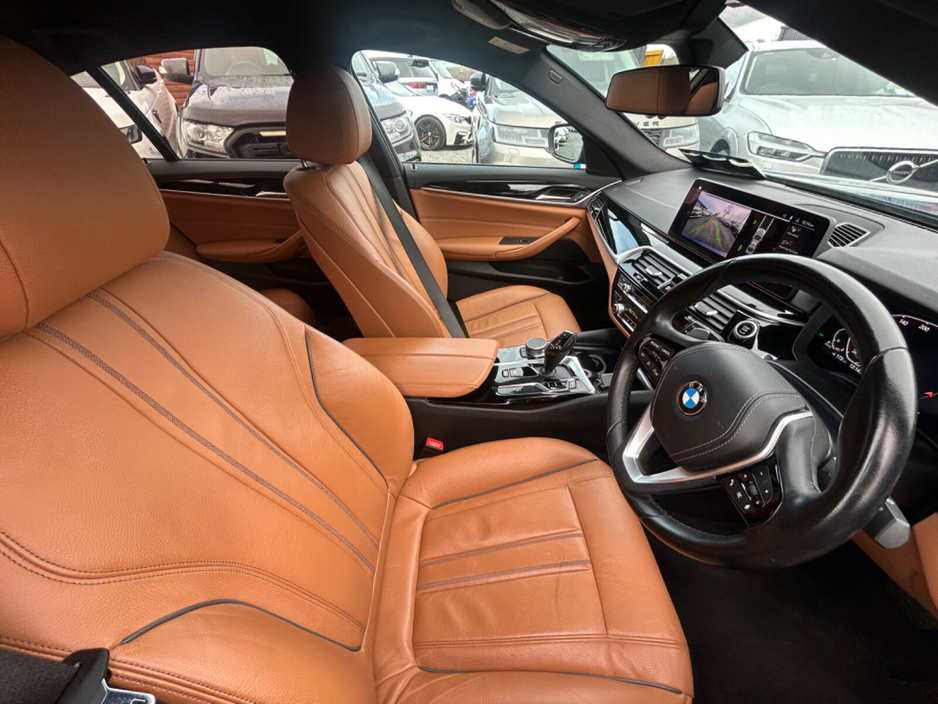 2021 BMW 5 Series - image 12