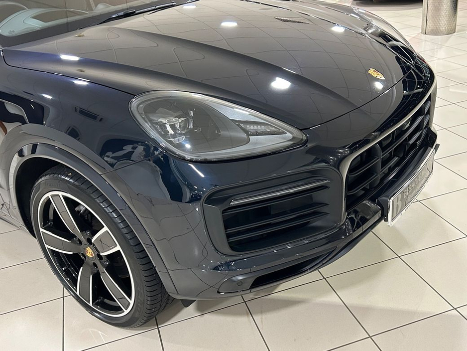 2023 Porsche Cayenne - image 9