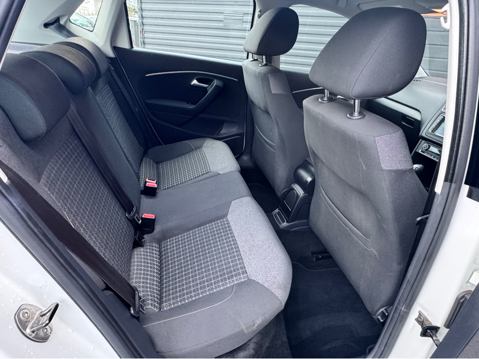 2015 Volkswagen Polo - image 9