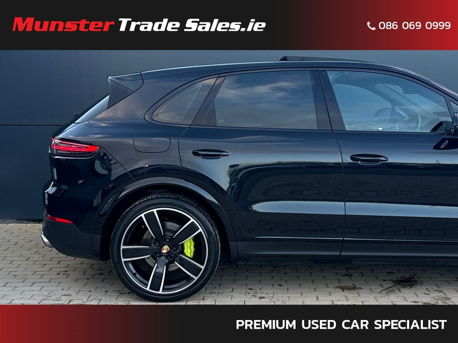 2022 Porsche Cayenne - image 3