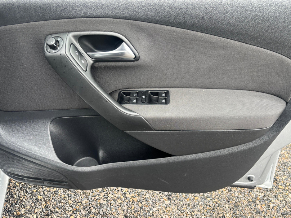 2013 Volkswagen Polo - image 10