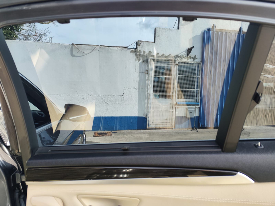 2016 BMW 5 Series - image 18