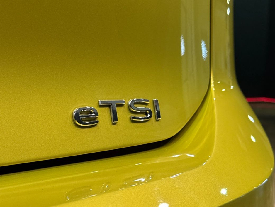 2024 Volkswagen Golf - image 10