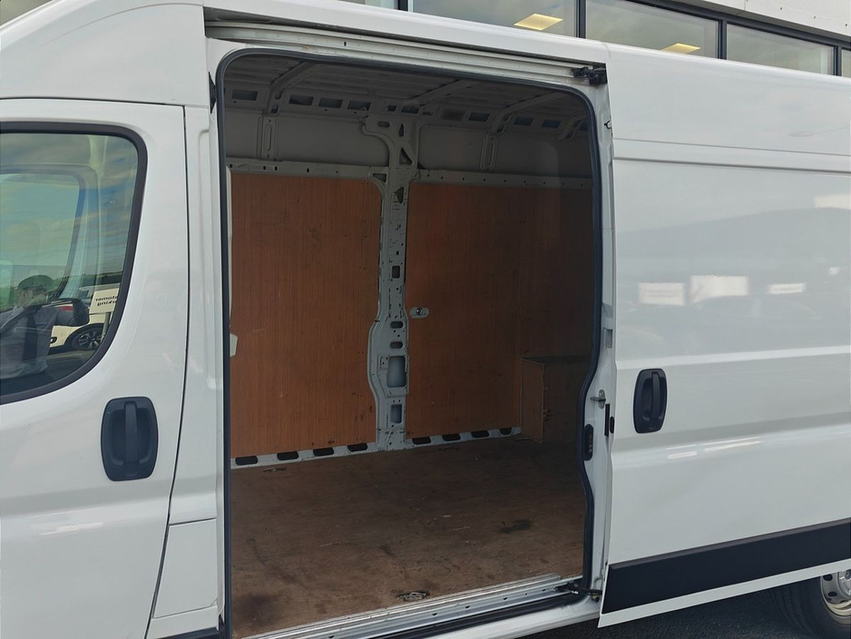 2023 Citroen Relay - image 10