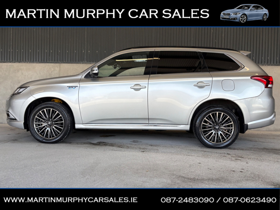 2020 Mitsubishi Outlander - image 3