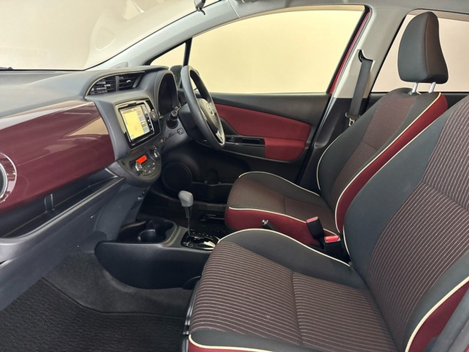 2019 Toyota Yaris - image 6