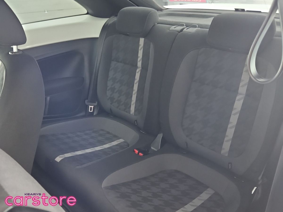 2017 Volkswagen Beetle - image 13