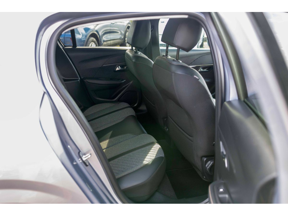 2025 Peugeot 208 - image 16