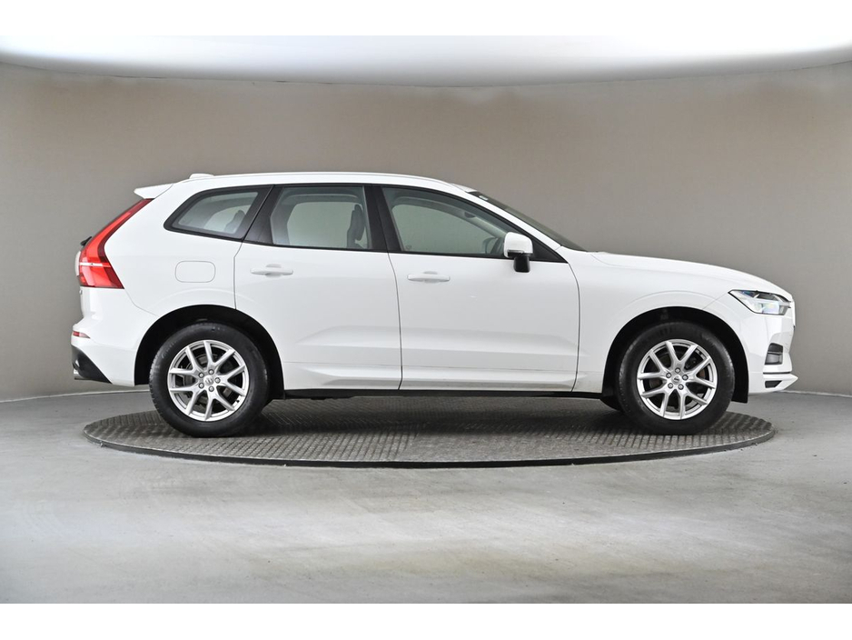 2018 Volvo XC60 - image 11