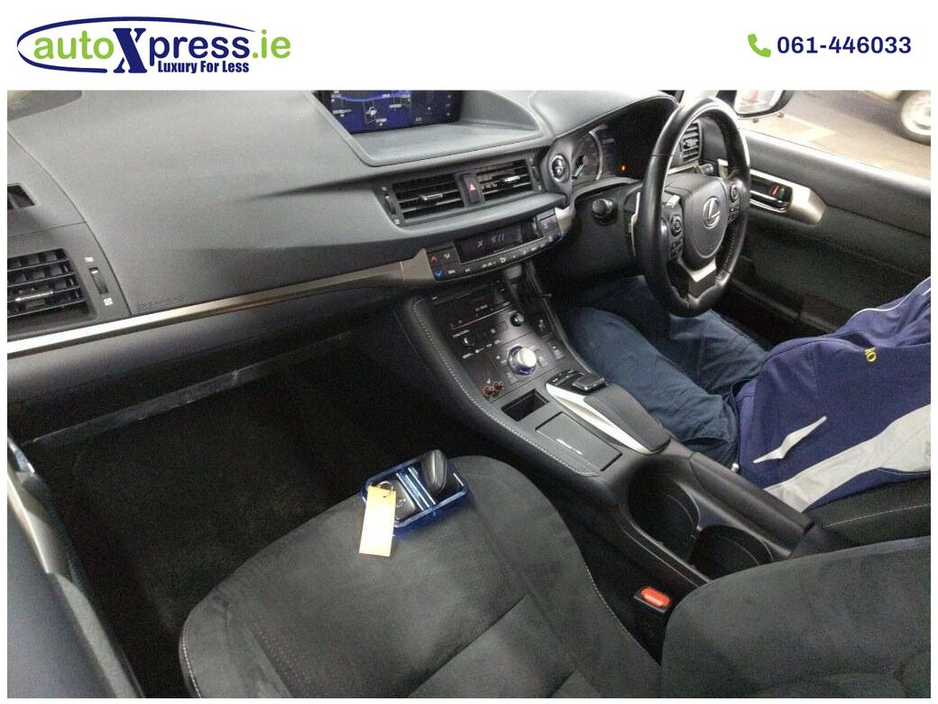 2021 Lexus CT 200 h - image 2