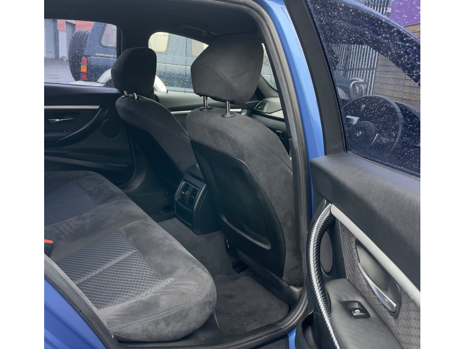 2016 BMW 3 Series - image 8