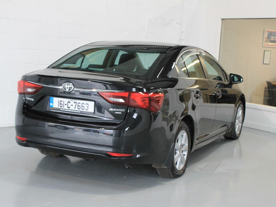 2016 Toyota Avensis - image 6