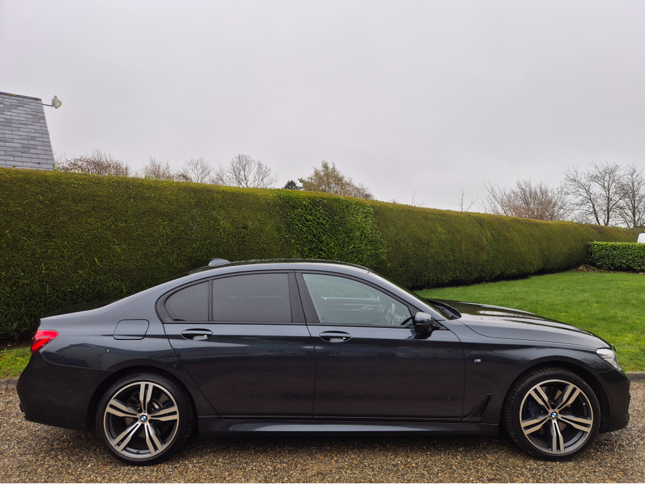 2016 BMW 7 Series - image 5