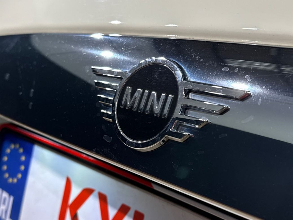 2019 MINI One - image 10