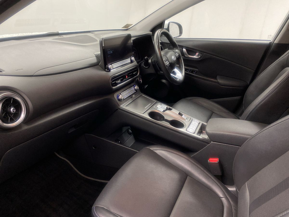 2023 Hyundai Kona - image 2